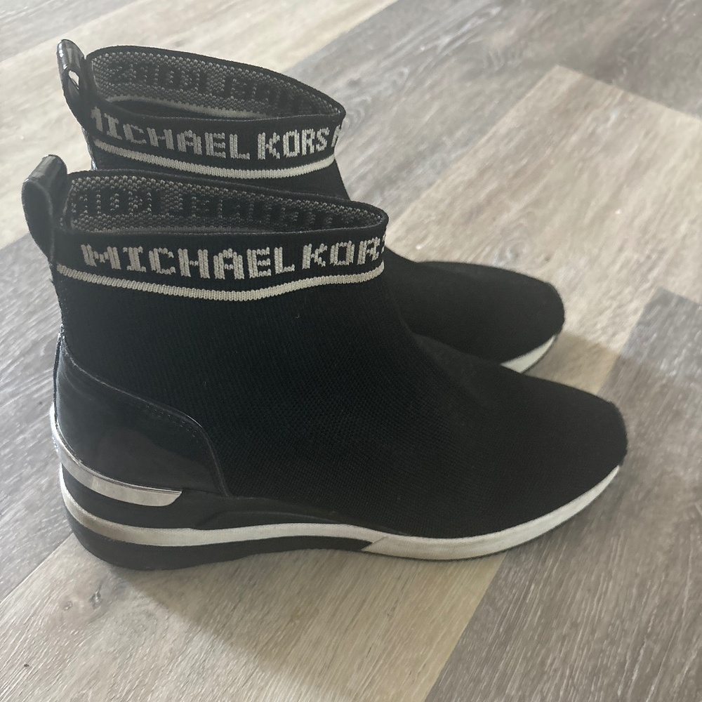 Women Michael Kors Sneakers